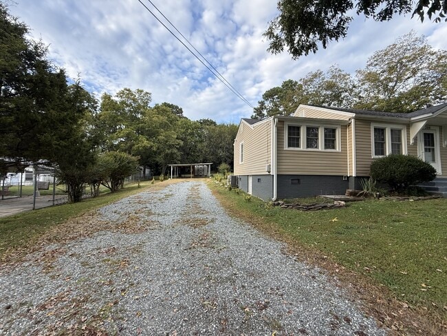 208 Travora St in Graham, NC - Building Photo - Building Photo