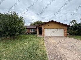 1800 Courtland Cir in Clovis, NM - Building Photo