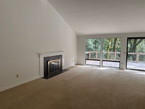 15927 NE 59th Way in Redmond, WA - Building Photo - Building Photo
