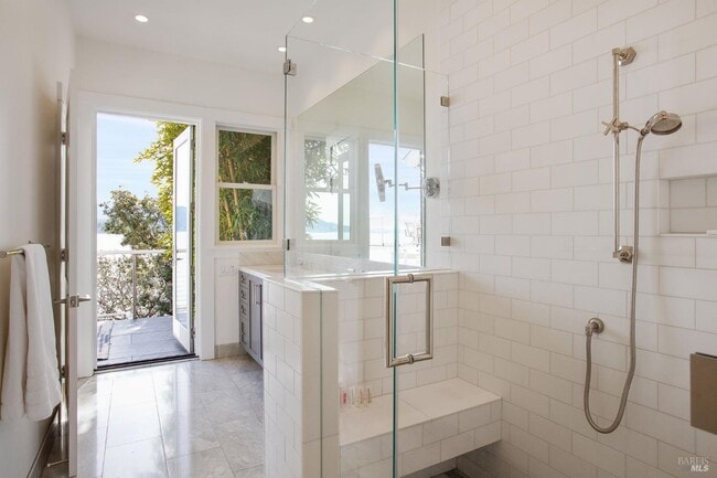 386 Greenwood Beach Rd in Tiburon, CA - Building Photo - Building Photo