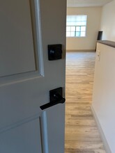 236 S Curtis Ave, Unit D in Alhambra, CA - Building Photo - Building Photo