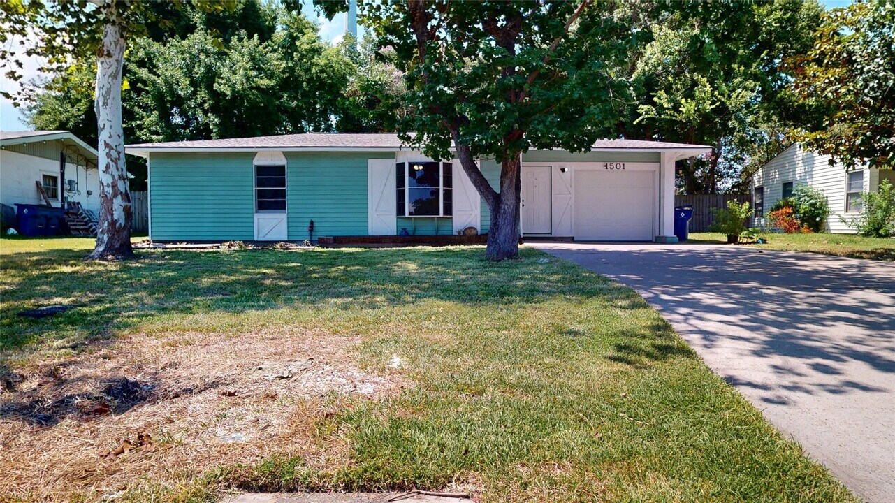 1501 13th St N in Texas City, TX - Foto de edificio