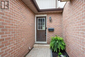 25 Vly Vw Rd in Kitchener, ON - Building Photo - Building Photo