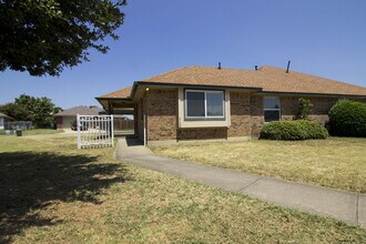 3133-3137 Cedar Hill St in Denton, TX - Building Photo - Building Photo