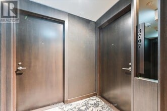 11-4711 Yorkville Ave in Toronto, ON - Building Photo - Building Photo