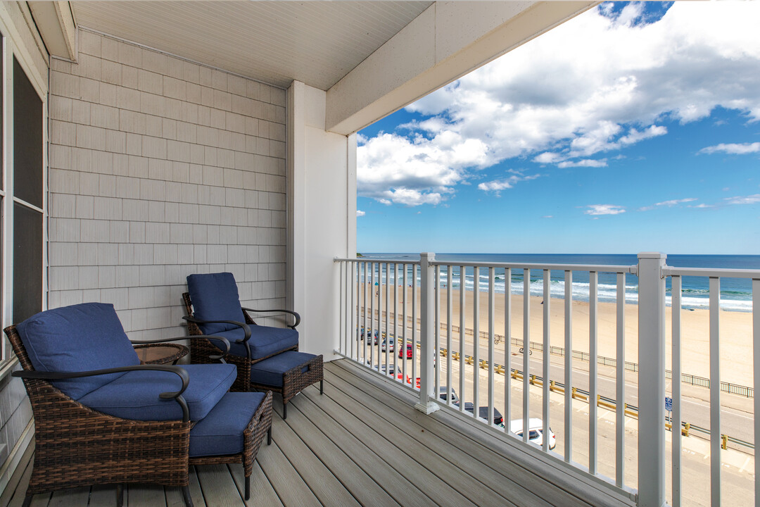 315 Ocean Blvd, Unit 502 in Hampton, NH - Building Photo