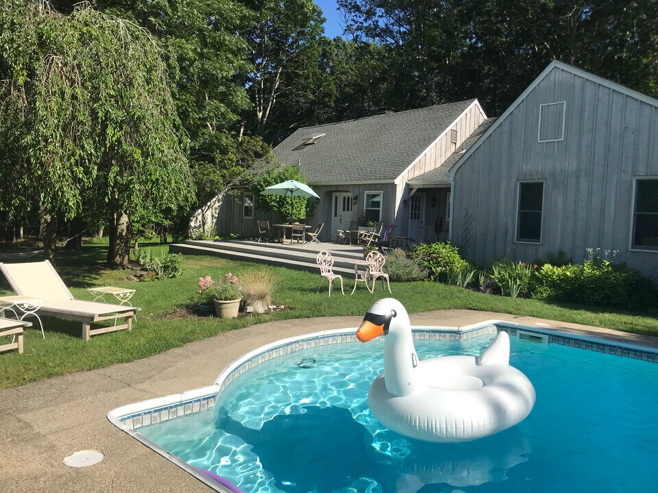 27 Deep 6 Dr in East Hampton, NY - Building Photo