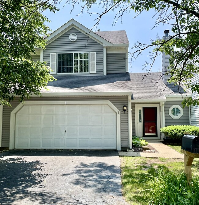 property at 8 Crabapple Ct