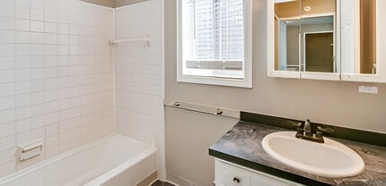 Creekwood Apartments in Holt, MI - Building Photo - Building Photo