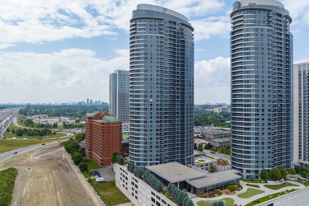 Solaris in Toronto, ON - Building Photo