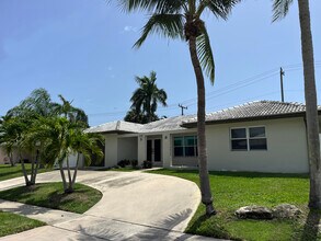 898 SW 12th Terrace in Boca Raton, FL - Building Photo - Building Photo