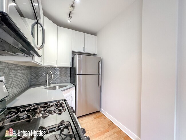 2424 N Kedzie Blvd, Unit A09W in Chicago, IL - Foto de edificio - Building Photo