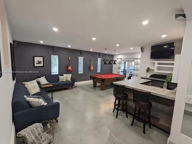 property at 1401 SW 15th St