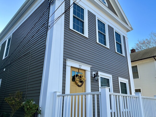 17 Willow St in Stonington, CT - Building Photo - Building Photo