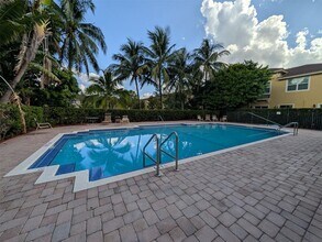 701 Prospect Rd in Oakland Park, FL - Building Photo - Building Photo