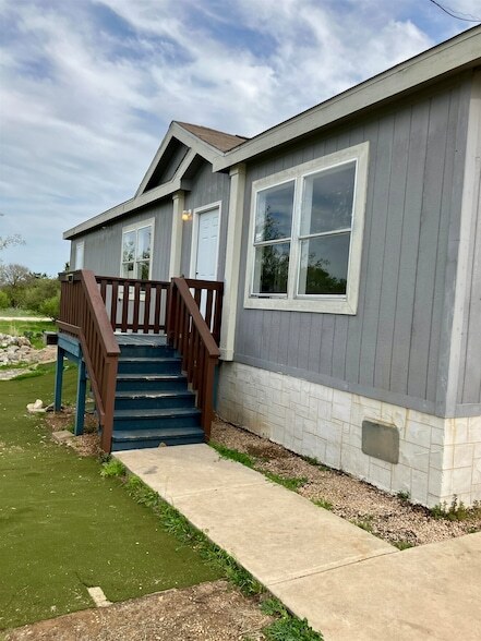 2203 25th St in Horseshoe Bay, TX - Foto de edificio - Building Photo