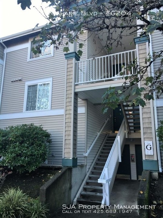 25235 SE Klahanie Blvd in Issaquah, WA - Building Photo