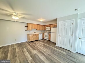 1326 Central Ave in Gloucester Township, NJ - Foto de edificio - Building Photo