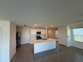 24706 NW 11th Pl in Newberry, FL - Building Photo - Building Photo