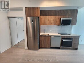 743 Warden Ave. in Toronto, ON - Building Photo - Building Photo