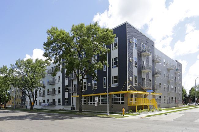 University Flats Apartments in Grand Forks, ND - Foto de edificio - Building Photo