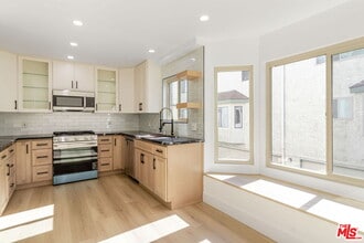 7550 Zombar Ave in Los Angeles, CA - Building Photo - Building Photo