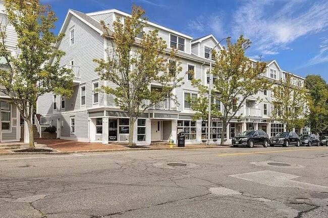 33 Deer St, Unit 507 in Portsmouth, NH - Foto de edificio - Building Photo