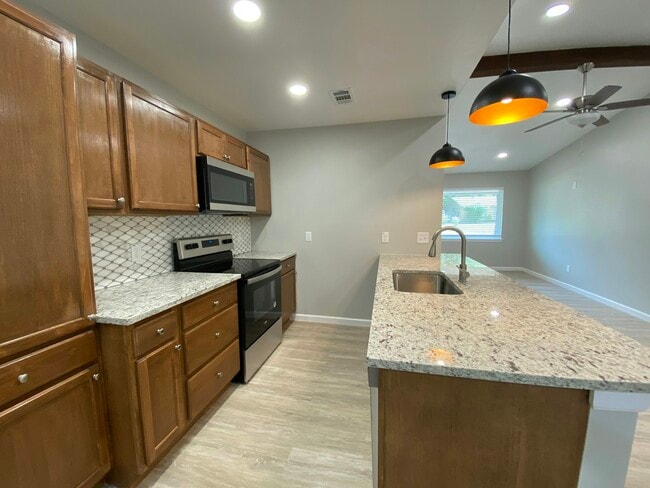 1001 Paula Dr