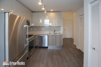 1530 W Huron St, Unit A03C in Chicago, IL - Building Photo - Building Photo