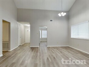 11118 Nepau Dr in Stafford, TX - Foto de edificio - Building Photo