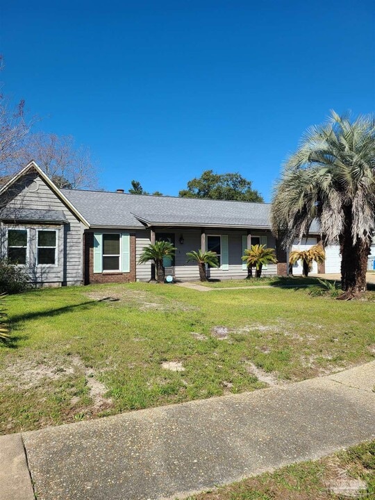 1167 Sanibel Ln in Gulf Breeze, FL - Building Photo