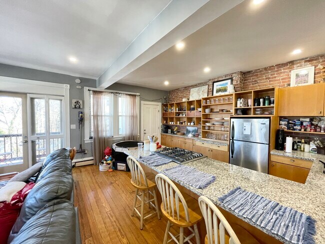 18 Sunset St, Unit 3 in Boston, MA - Building Photo - Building Photo