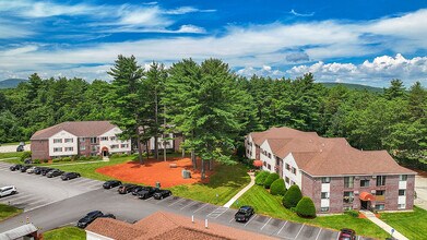 Devonshire Village in Manchester, NH - Foto de edificio - Building Photo