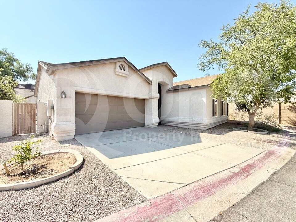 1822 1822 South 39th St in Mesa, AZ - Building Photo