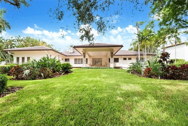 236 Costanera Rd in Coral Gables, FL - Foto de edificio - Building Photo