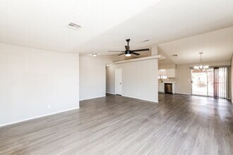 361 Clover Glen Ct in Henderson, NV - Building Photo - Building Photo