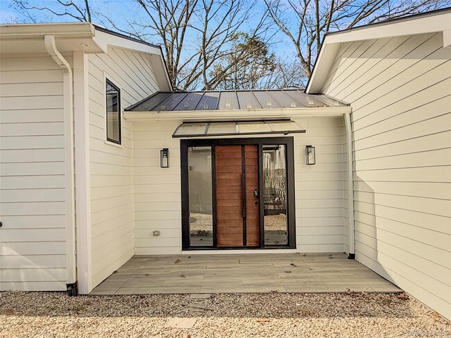 property at 12 Hudson River Ln