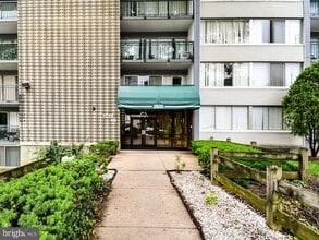 1800 Metzerott Rd, Unit 401 in Adelphi, MD - Building Photo - Building Photo