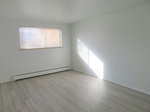 1460 S Ash St in Denver, CO - Foto de edificio - Building Photo
