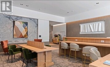 395 Square One Dr in Mississauga, ON - Building Photo - Building Photo