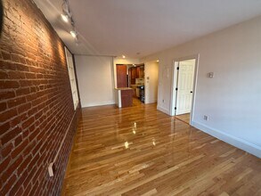 89 West Cedar St, Unit 7 in Boston, MA - Foto de edificio - Building Photo