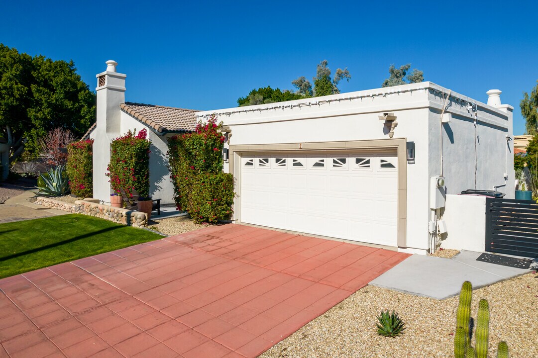 7418 E Sierra Vista Dr in Scottsdale, AZ - Foto de edificio