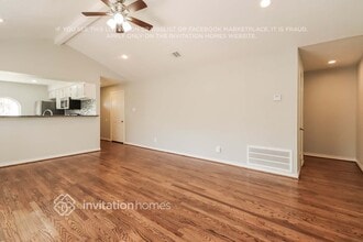 1820 Eagle Dr in League City, TX - Foto de edificio - Building Photo