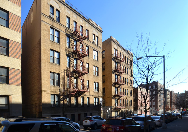 215 E 197th St in Bronx, NY - Building Photo - Building Photo