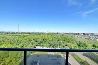 Castle Hill in Ottawa, ON - Building Photo - Building Photo