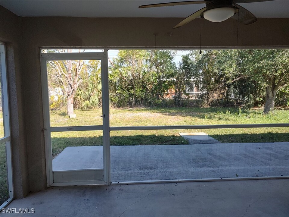 615 SE 27th Terrace in Cape Coral, FL - Building Photo