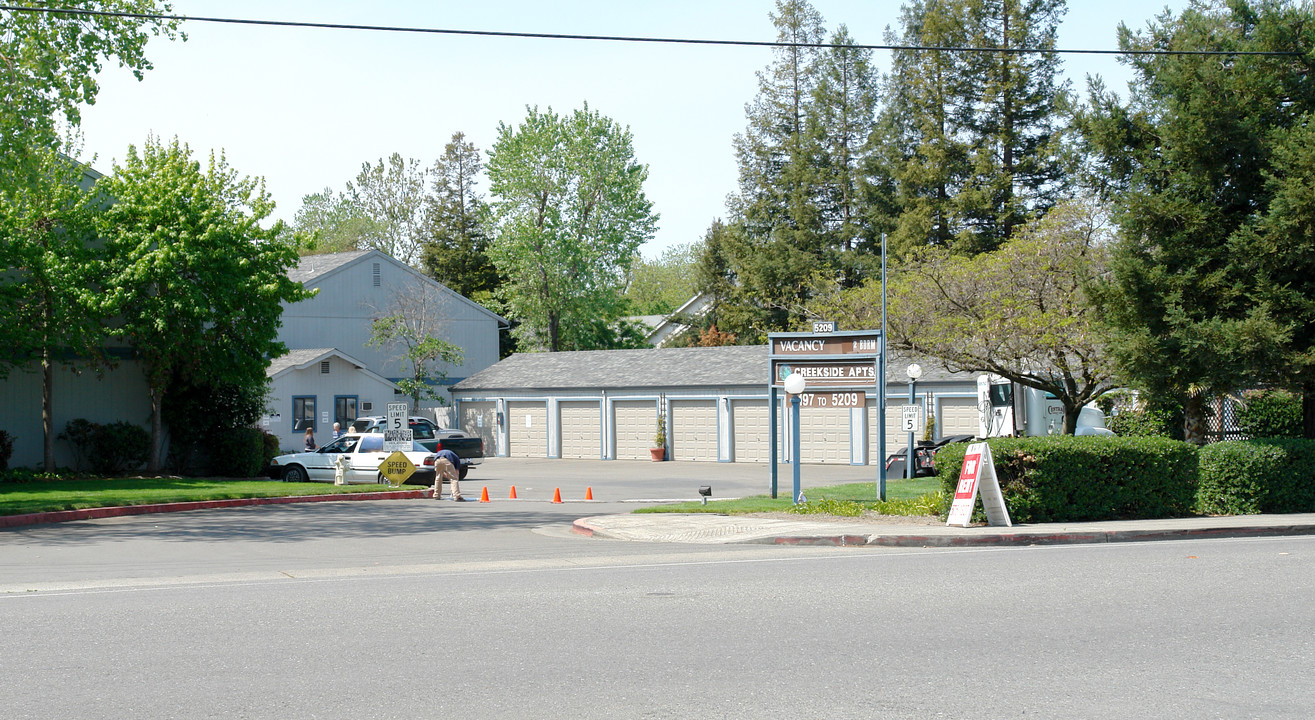 Creekside Apartments in Santa Rosa, CA - Building Photo