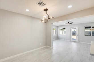 6715 N 32nd Dr in Phoenix, AZ - Building Photo - Building Photo