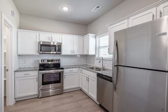 Rupple Townhomes in Fayetteville, AR - Foto de edificio - Interior Photo