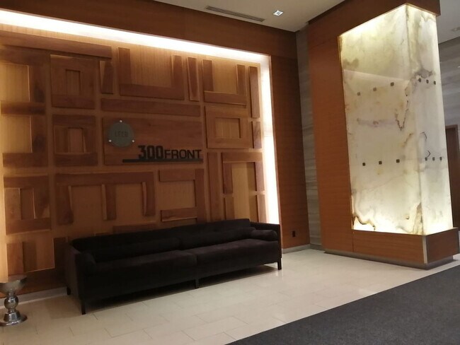 300 Front St W in Toronto, ON - Building Photo - Building Photo